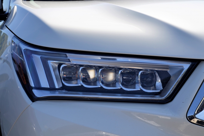 automobile-PIGNANS-min_acura-headlamp-2834131